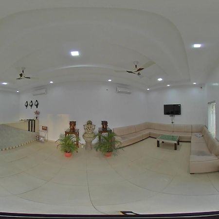 Tathastu Hotels & Banquet Hall Pipra Dewās Exterior foto