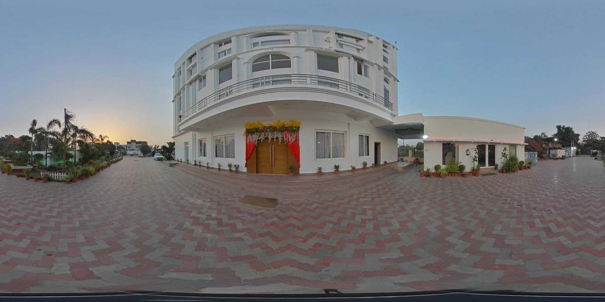 Tathastu Hotels & Banquet Hall Pipra Dewās Exterior foto